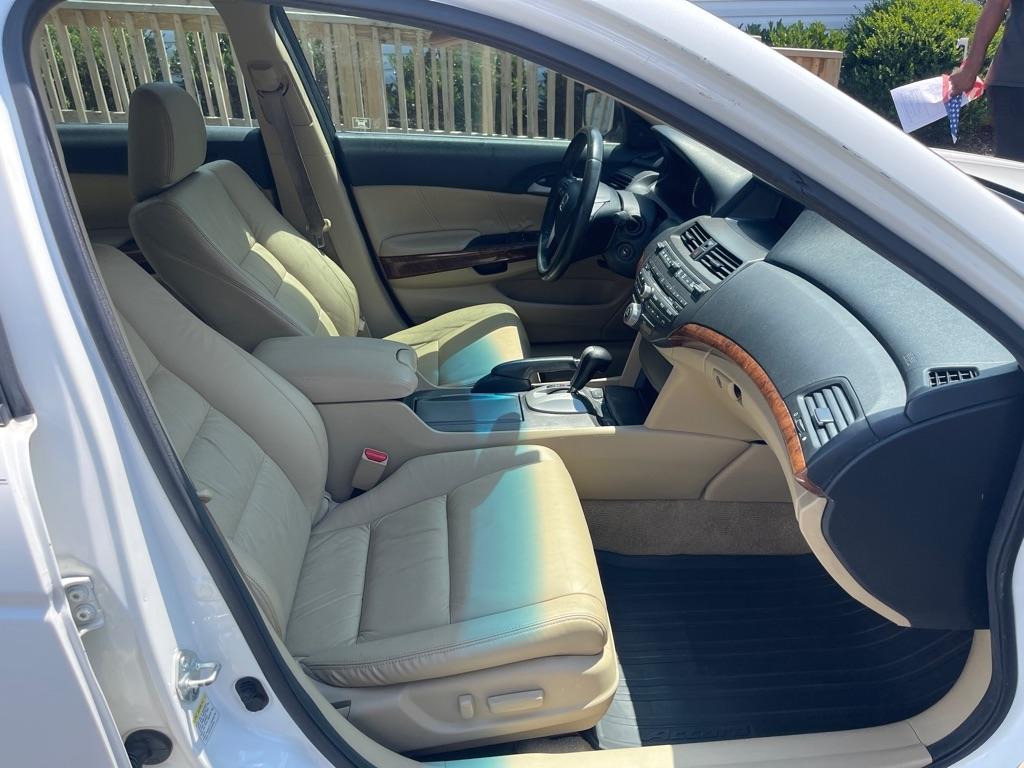 Honda Accord EX-L V-6 Sedan AT 2011