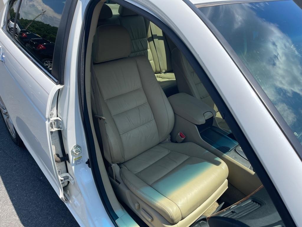 Honda Accord EX-L V-6 Sedan AT 2011