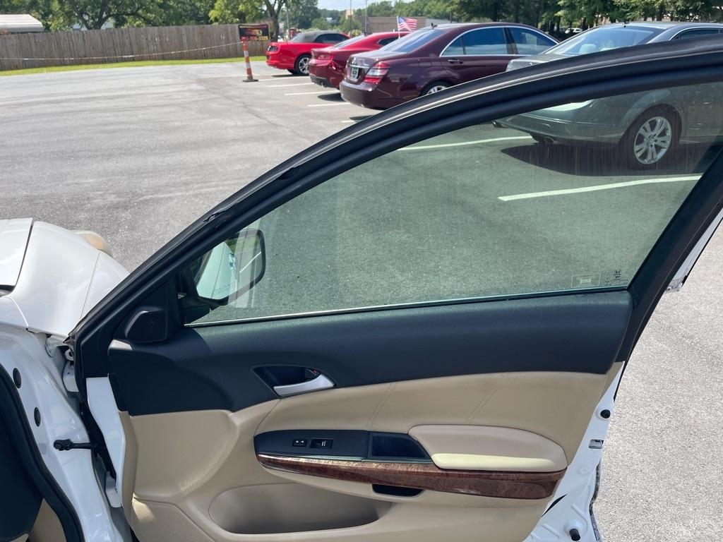 Honda Accord EX-L V-6 Sedan AT 2011