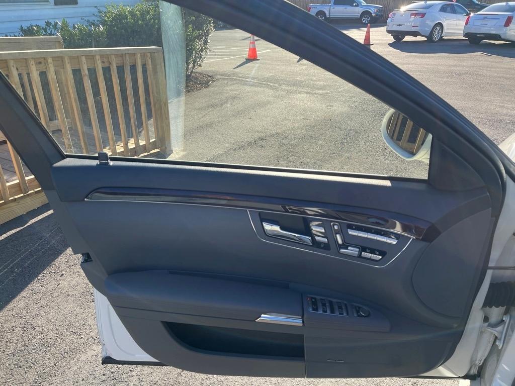 Mercedes-Benz S-Class S550 2007