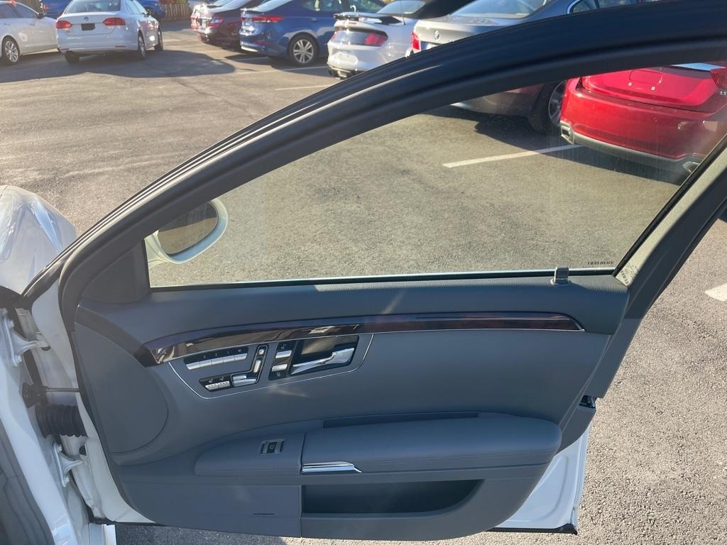 Mercedes-Benz S-Class S550 2007