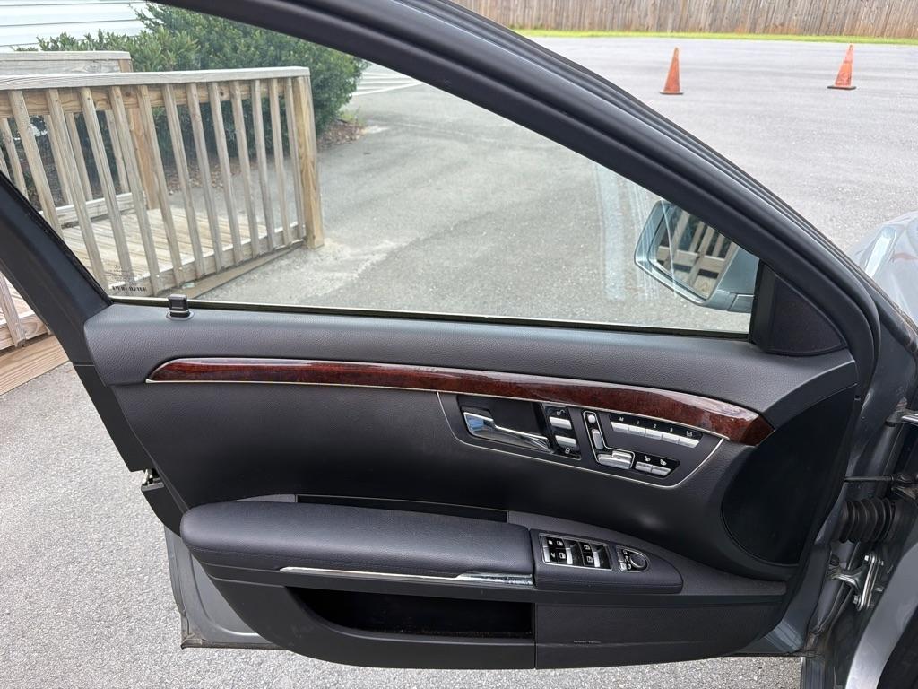 Mercedes-Benz S-Class S550 4-MATIC 2013