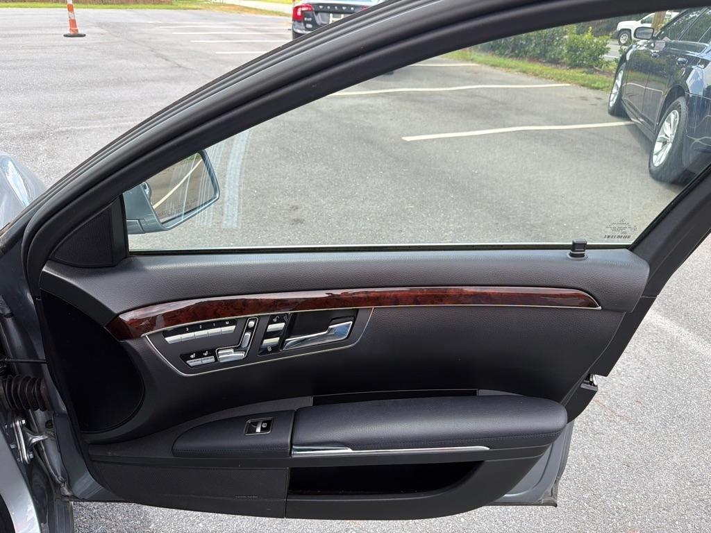 Mercedes-Benz S-Class S550 4-MATIC 2013