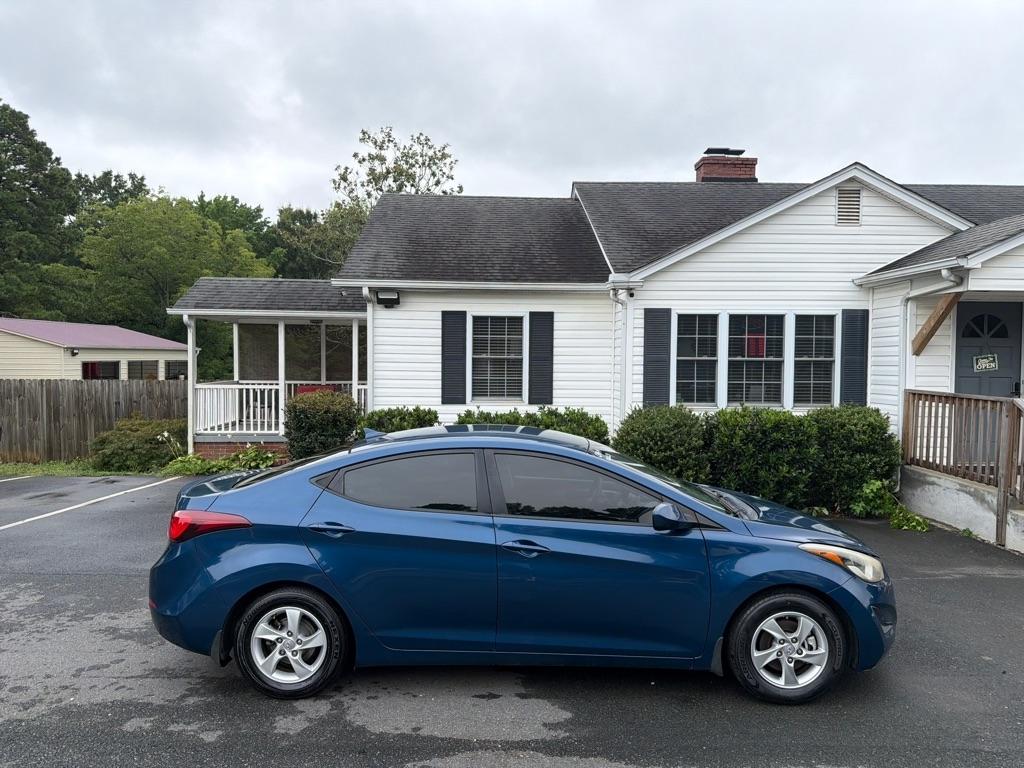 Hyundai Elantra SE 6AT 2015