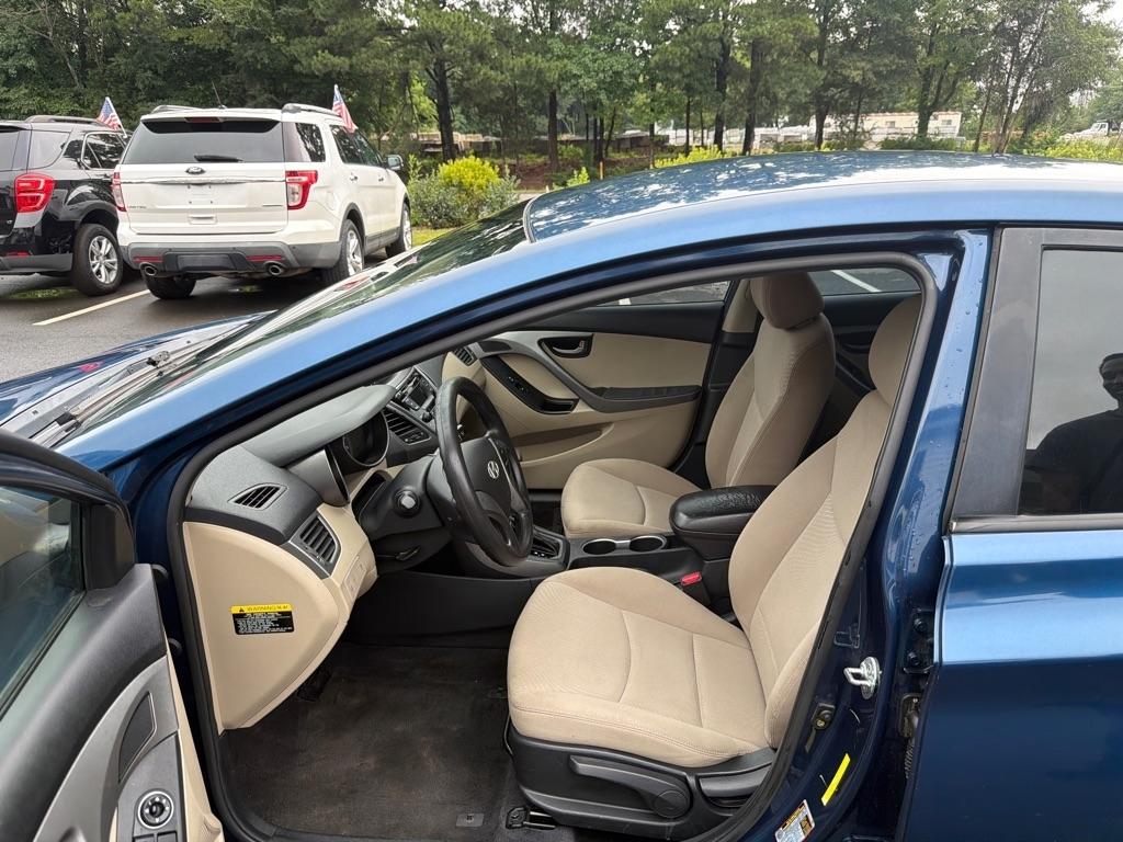 Hyundai Elantra SE 6AT 2015