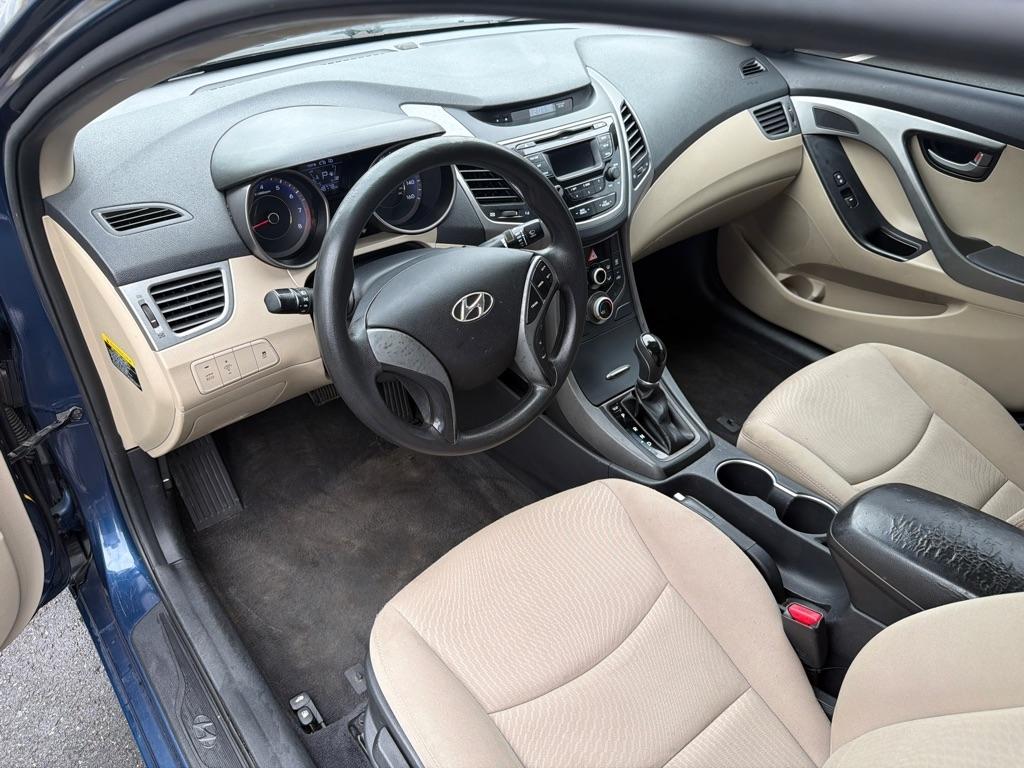 Hyundai Elantra SE 6AT 2015