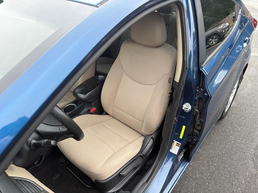 Hyundai Elantra SE 6AT 2015
