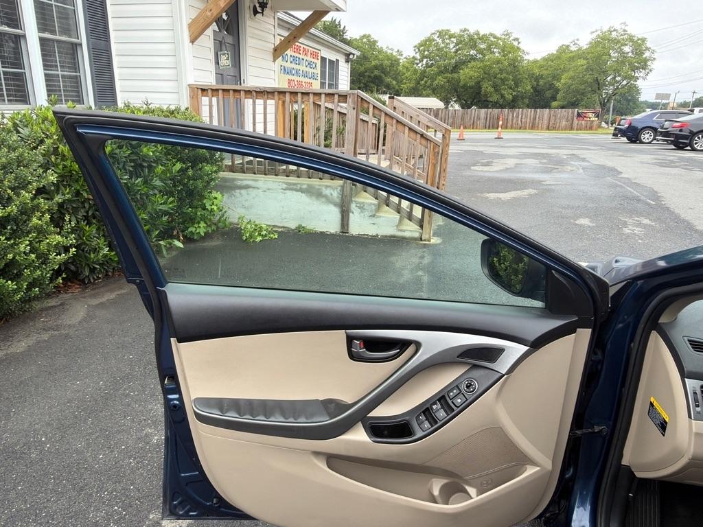 Hyundai Elantra SE 6AT 2015