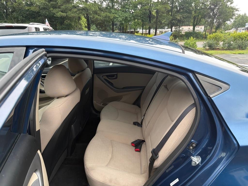 Hyundai Elantra SE 6AT 2015