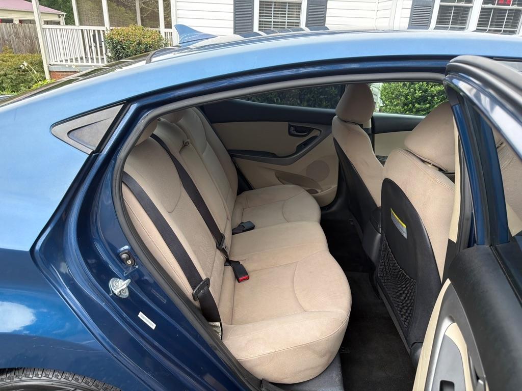 Hyundai Elantra SE 6AT 2015