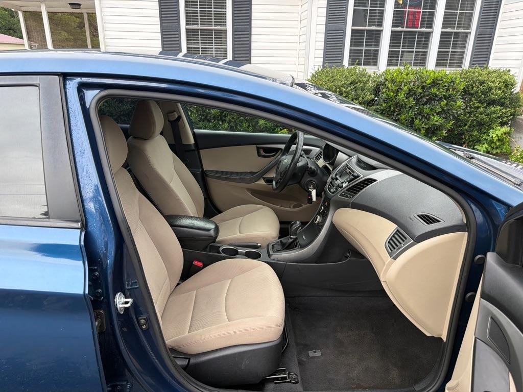 Hyundai Elantra SE 6AT 2015