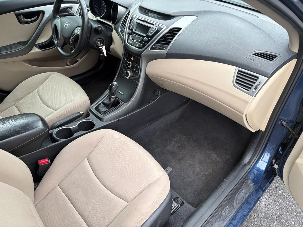 Hyundai Elantra SE 6AT 2015
