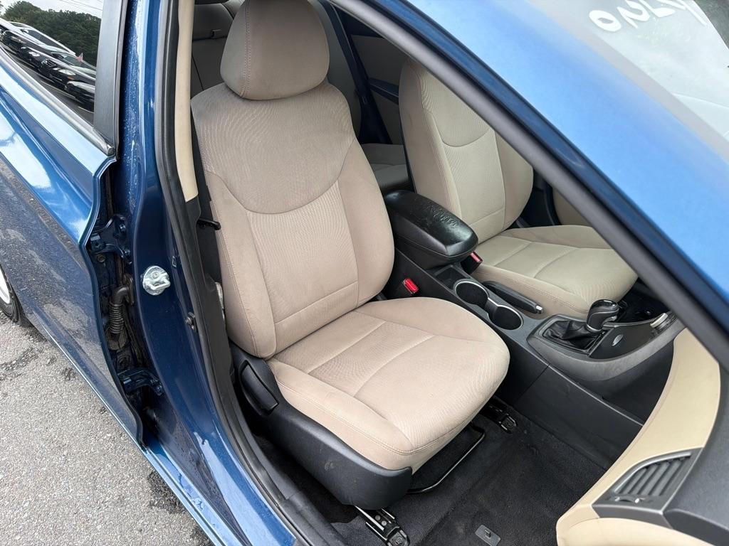 Hyundai Elantra SE 6AT 2015