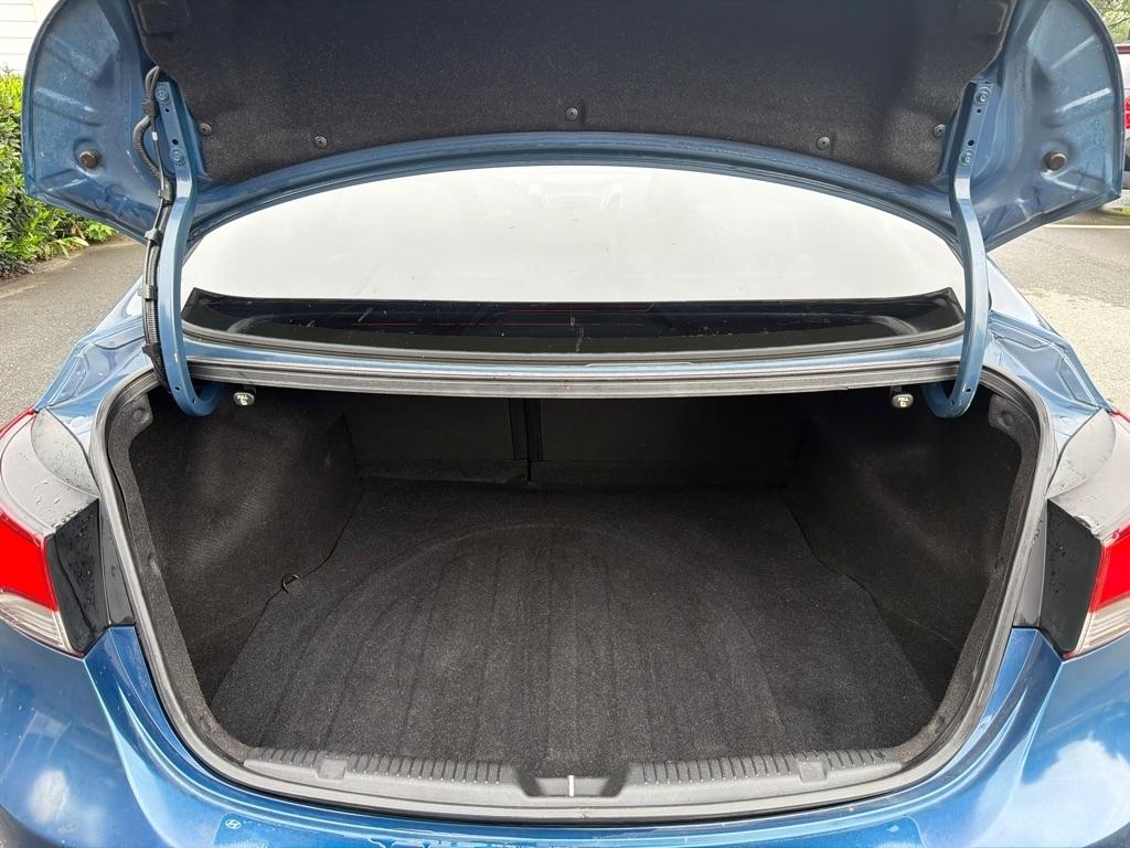 Hyundai Elantra SE 6AT 2015