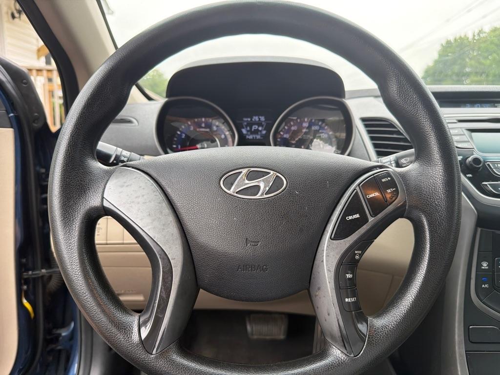 Hyundai Elantra SE 6AT 2015