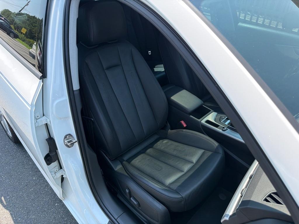 Audi A4 2.0T Premium Sedan 2017