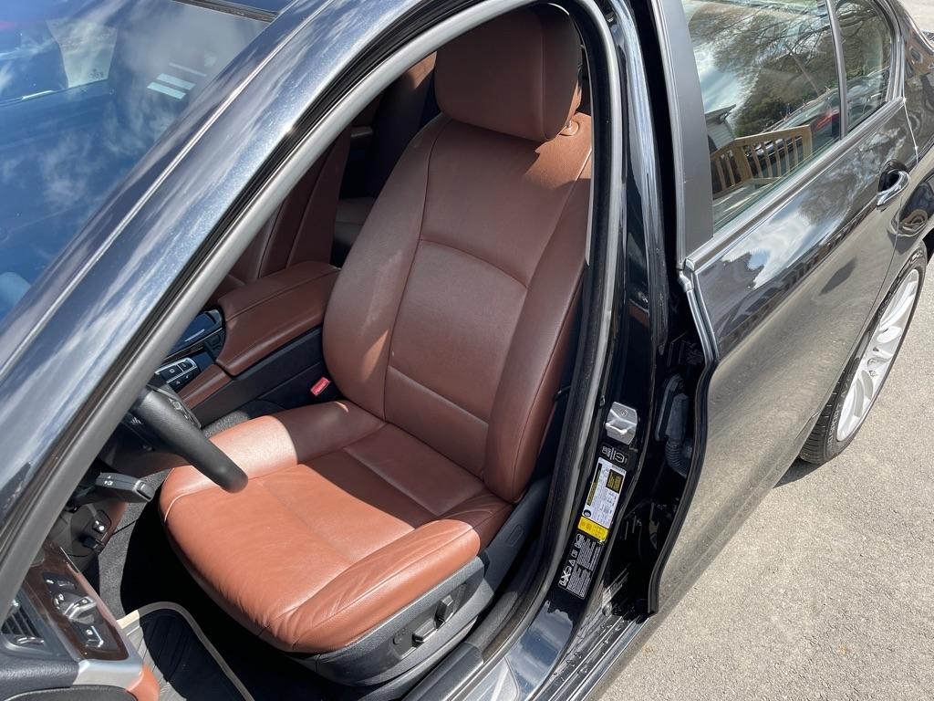 BMW 5-Series 528i xDrive 2013