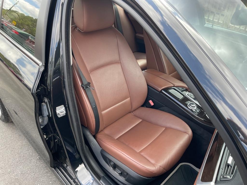 BMW 5-Series 528i xDrive 2013