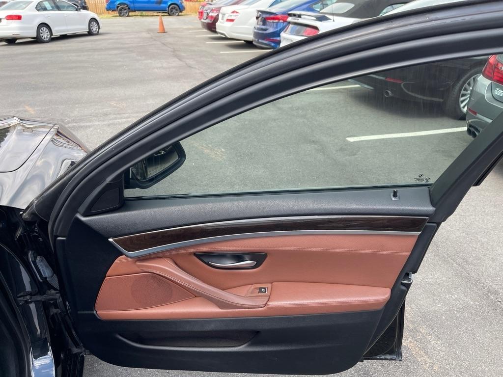 BMW 5-Series 528i xDrive 2013