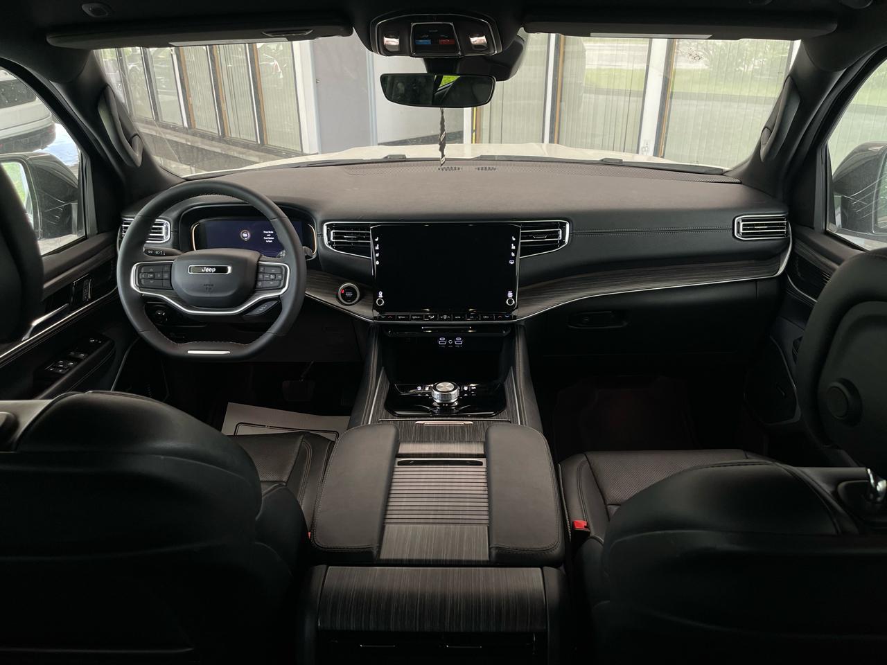 Jeep Wagoneer Series II 2024