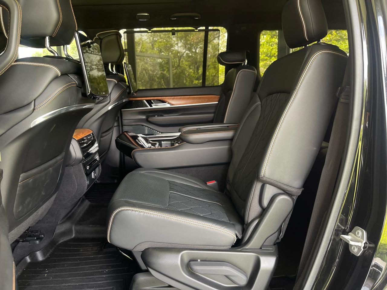 Jeep Grand Wagoneer Series III 4WD 2022