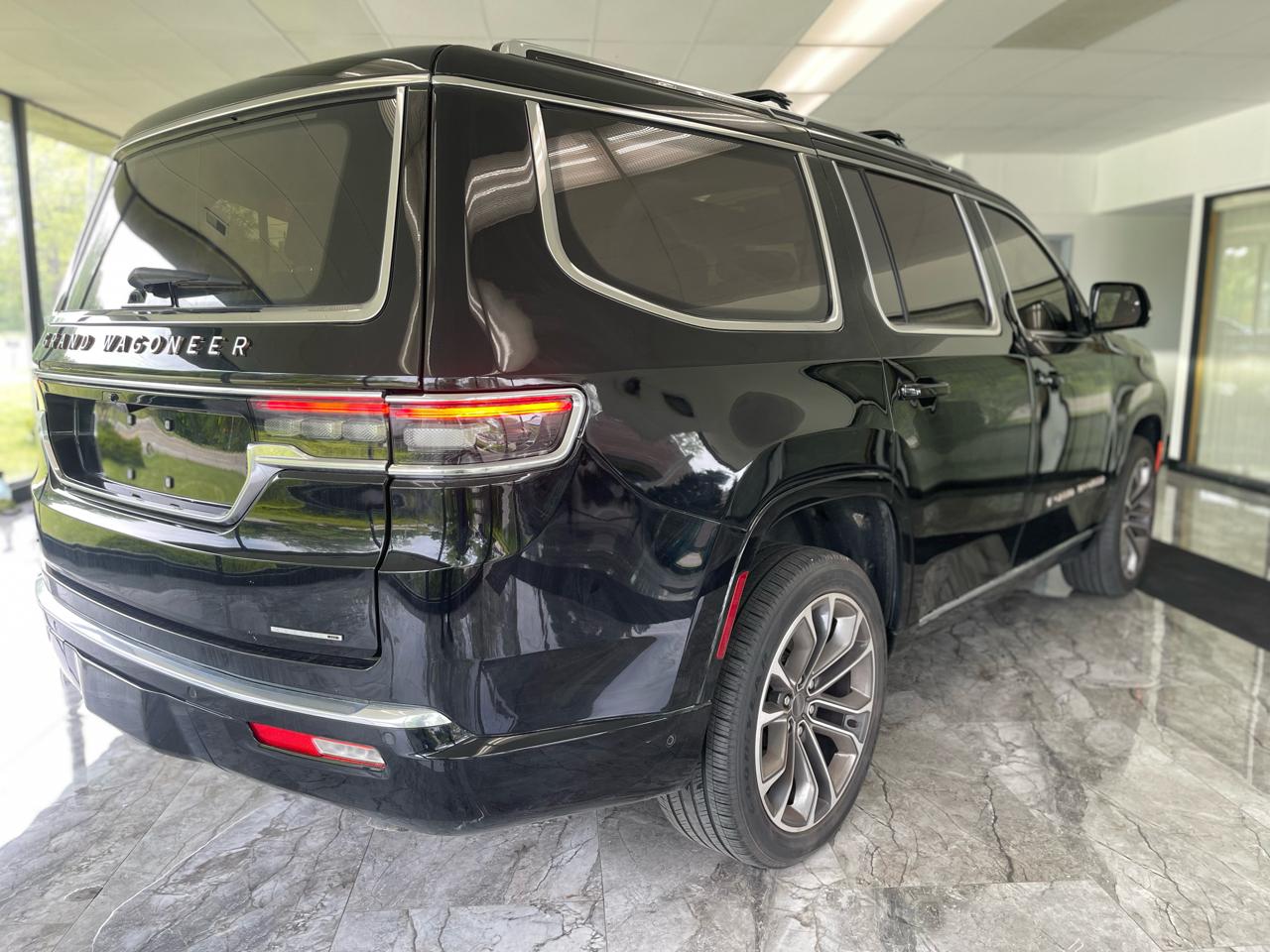 Jeep Grand Wagoneer Series III 4WD 2022