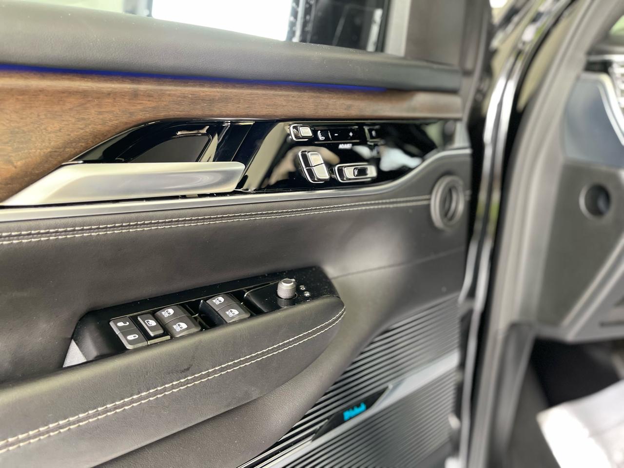 Jeep Grand Wagoneer Series II 4WD 2022