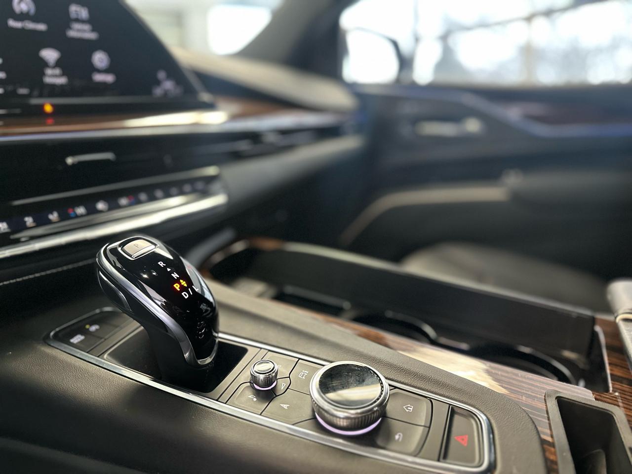 Cadillac Escalade Luxury 4WD 2021