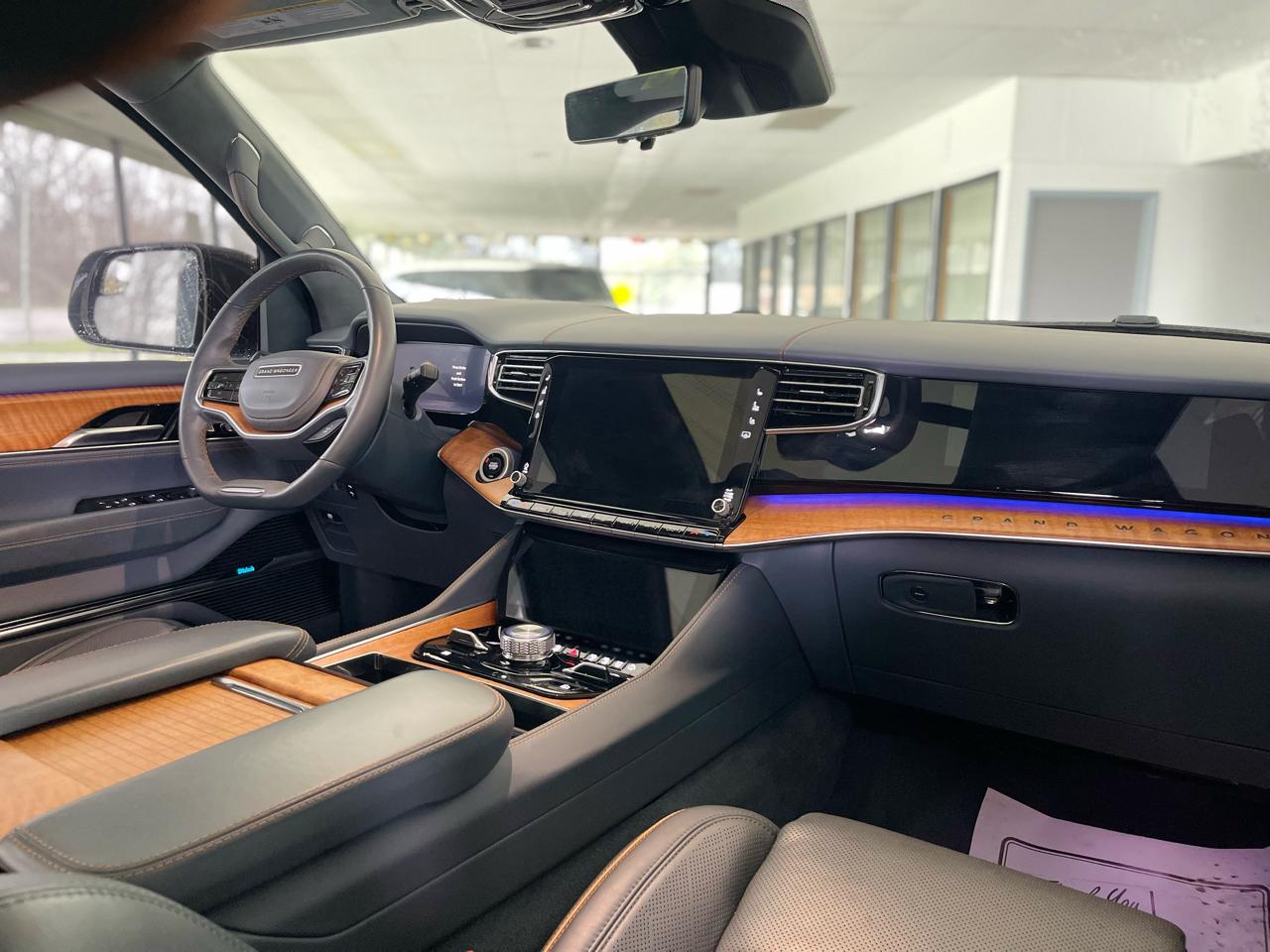 Jeep Grand Wagoneer Series II 4WD 2022