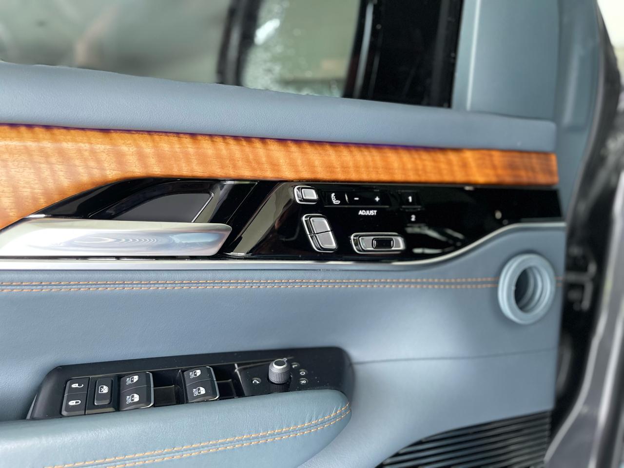 Jeep Grand Wagoneer Series II 4WD 2022