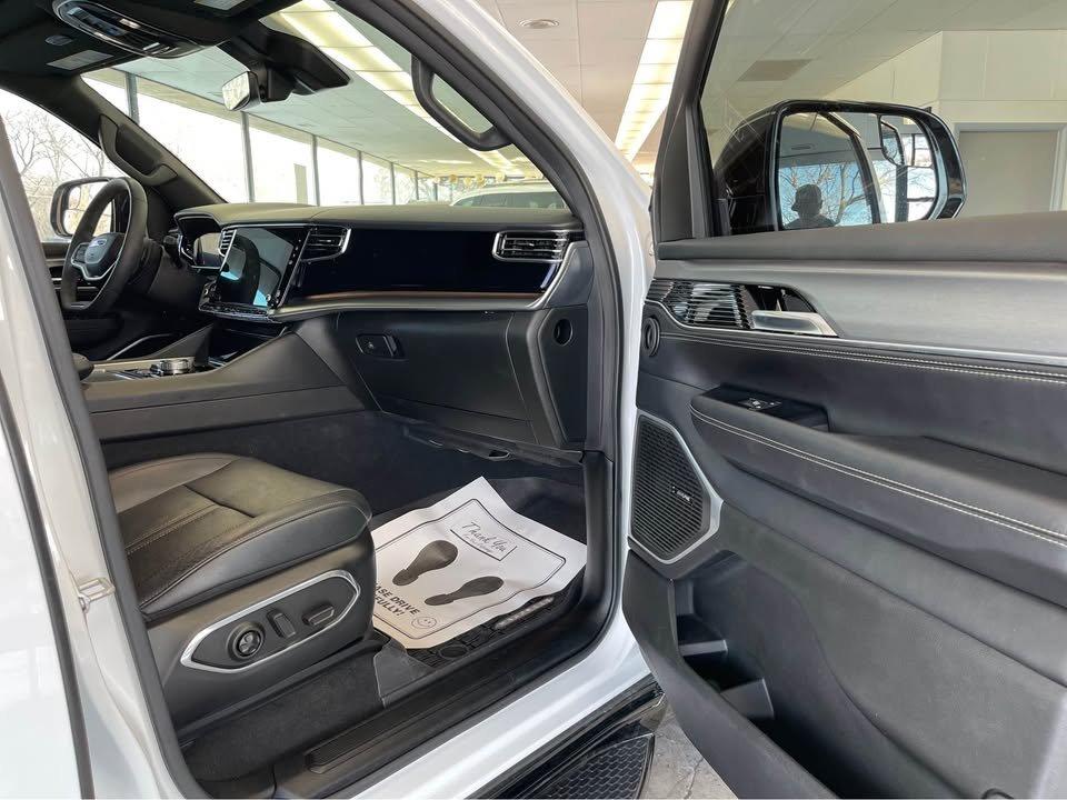 Jeep Wagoneer Series II 4WD 2023