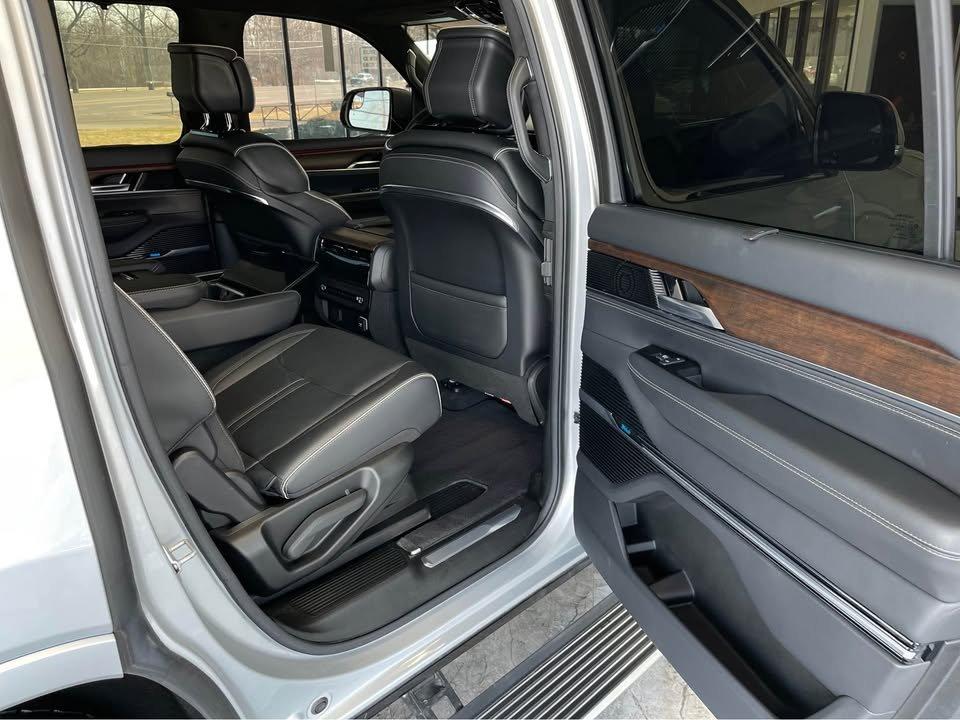 Jeep Grand Wagoneer Series II 4WD 2022