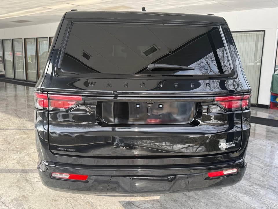 Jeep Wagoneer Series II 4WD 2023