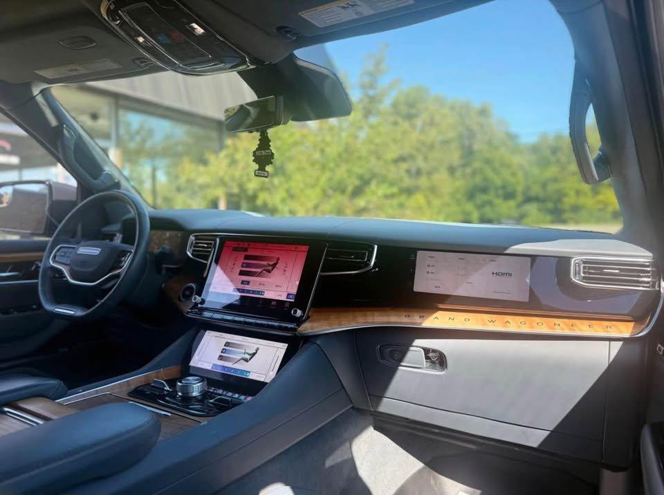 Jeep Grand Wagoneer Series II 4WD 2022