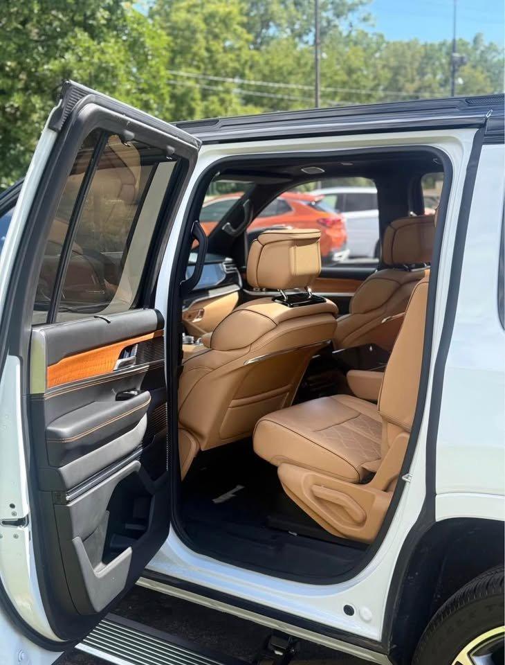 Jeep Grand Wagoneer Series II 4WD 2024