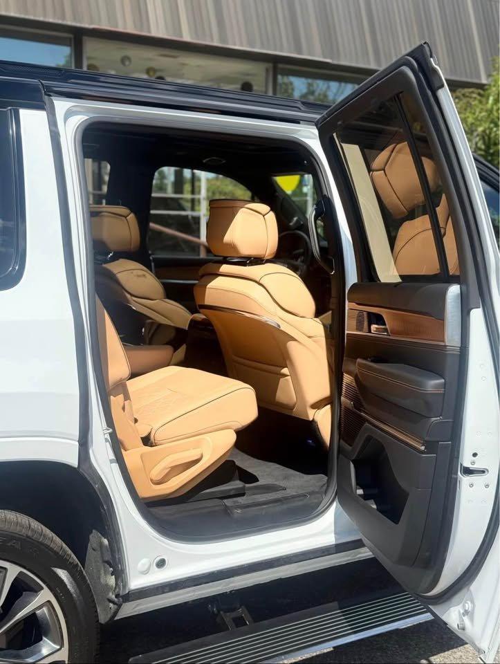 Jeep Grand Wagoneer Series II 4WD 2024