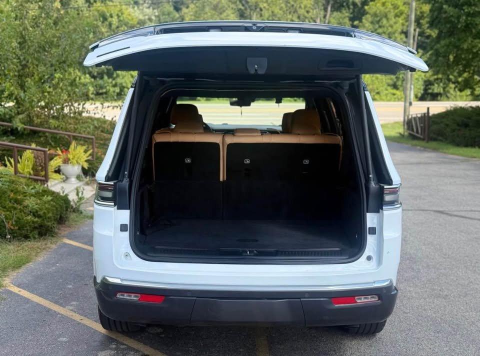 Jeep Grand Wagoneer Series II 4WD 2024