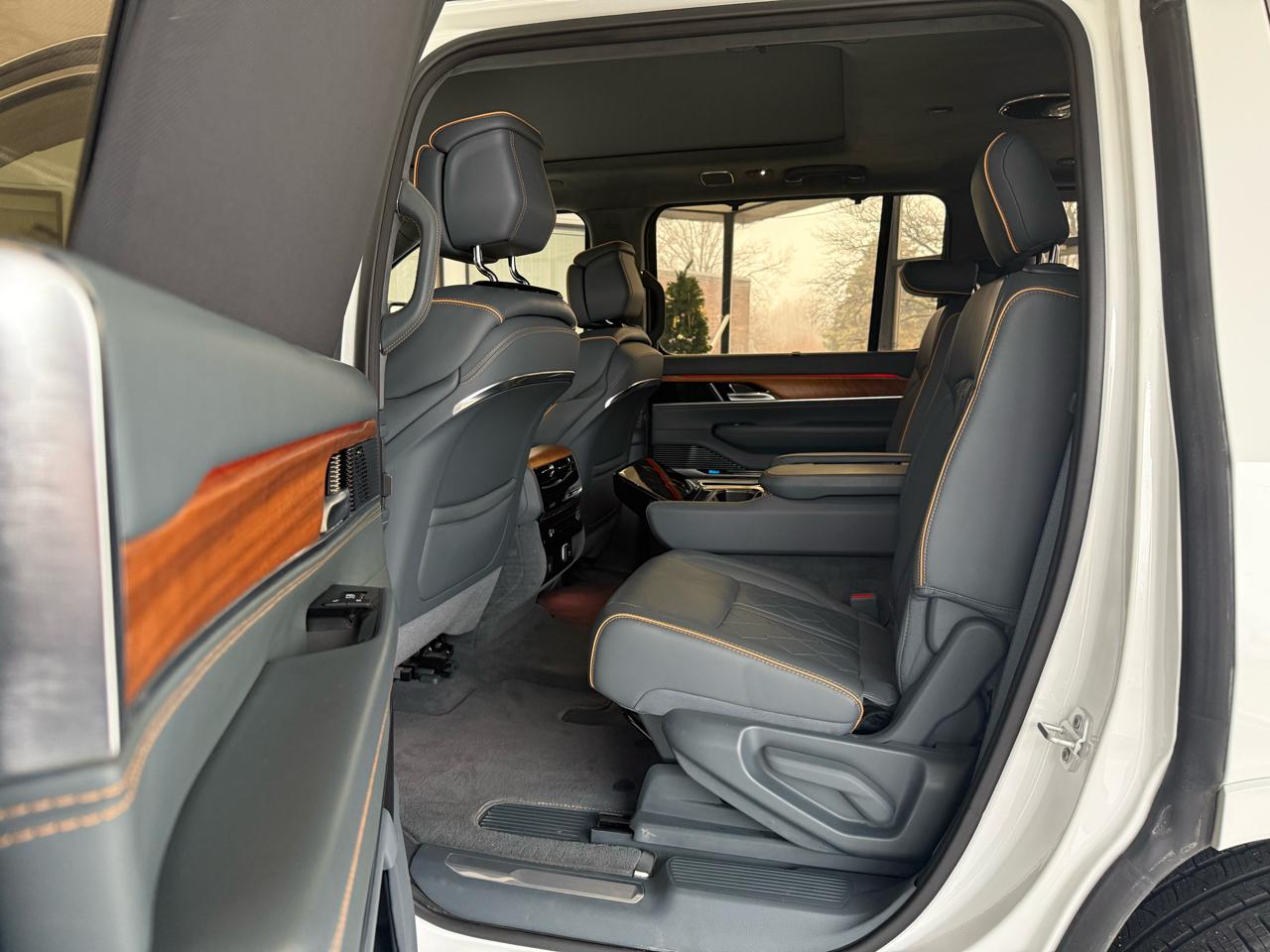 Jeep Grand Wagoneer Series III 4WD 2024