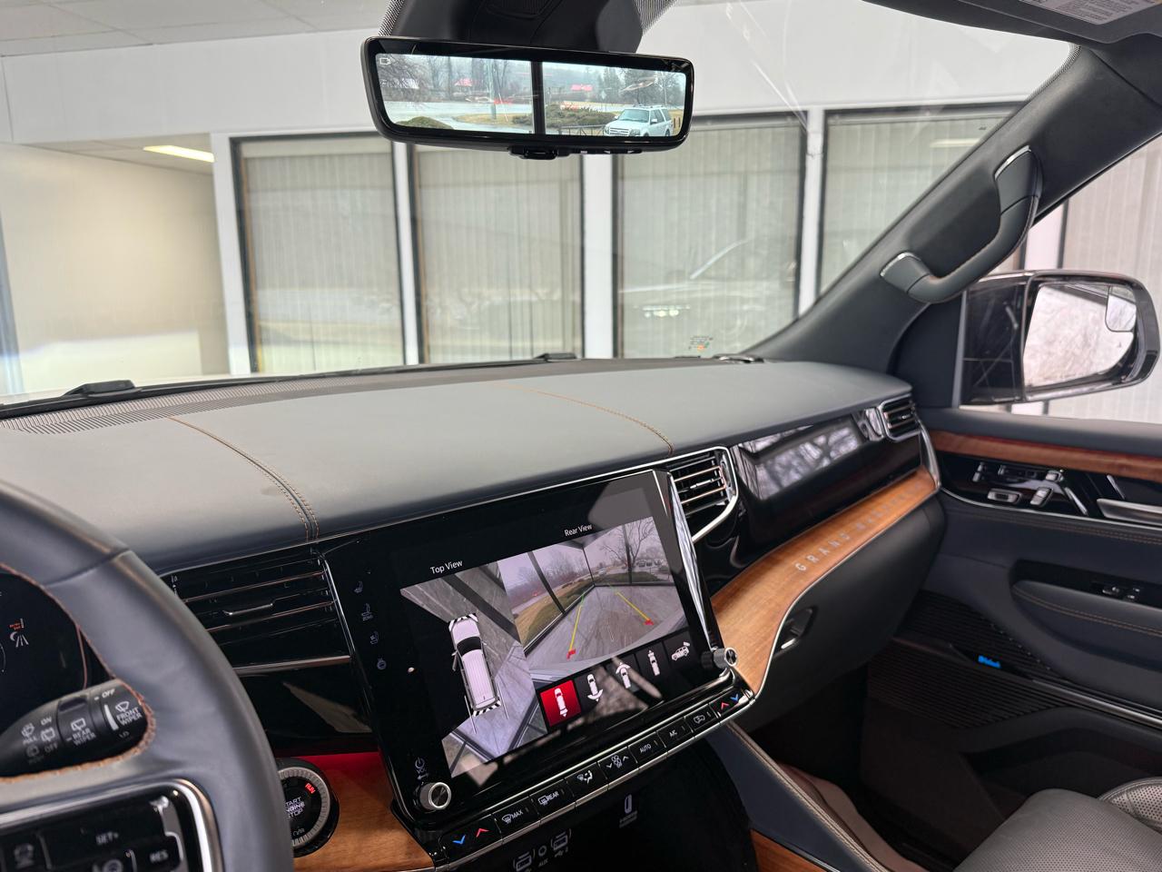 Jeep Grand Wagoneer Series III 4WD 2024