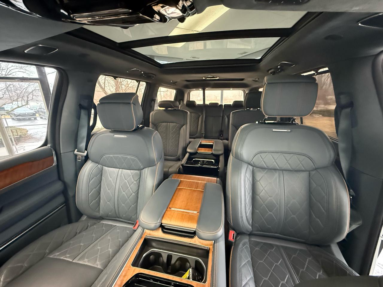 Jeep Grand Wagoneer Series III 4WD 2024