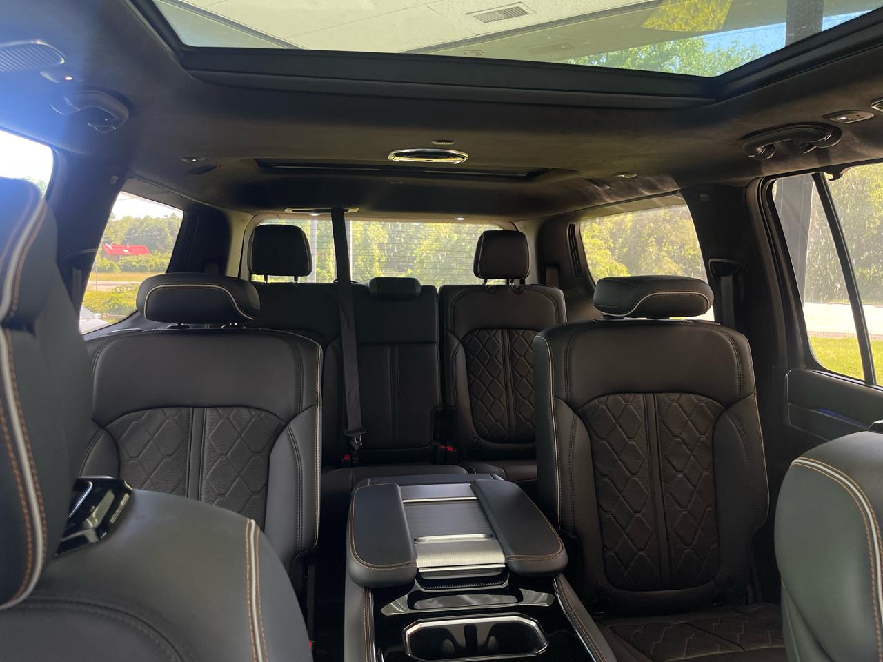 Jeep Grand Wagoneer Series III 4WD 2023