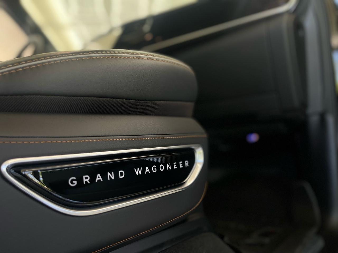 Jeep Grand Wagoneer Series III 4WD 2023