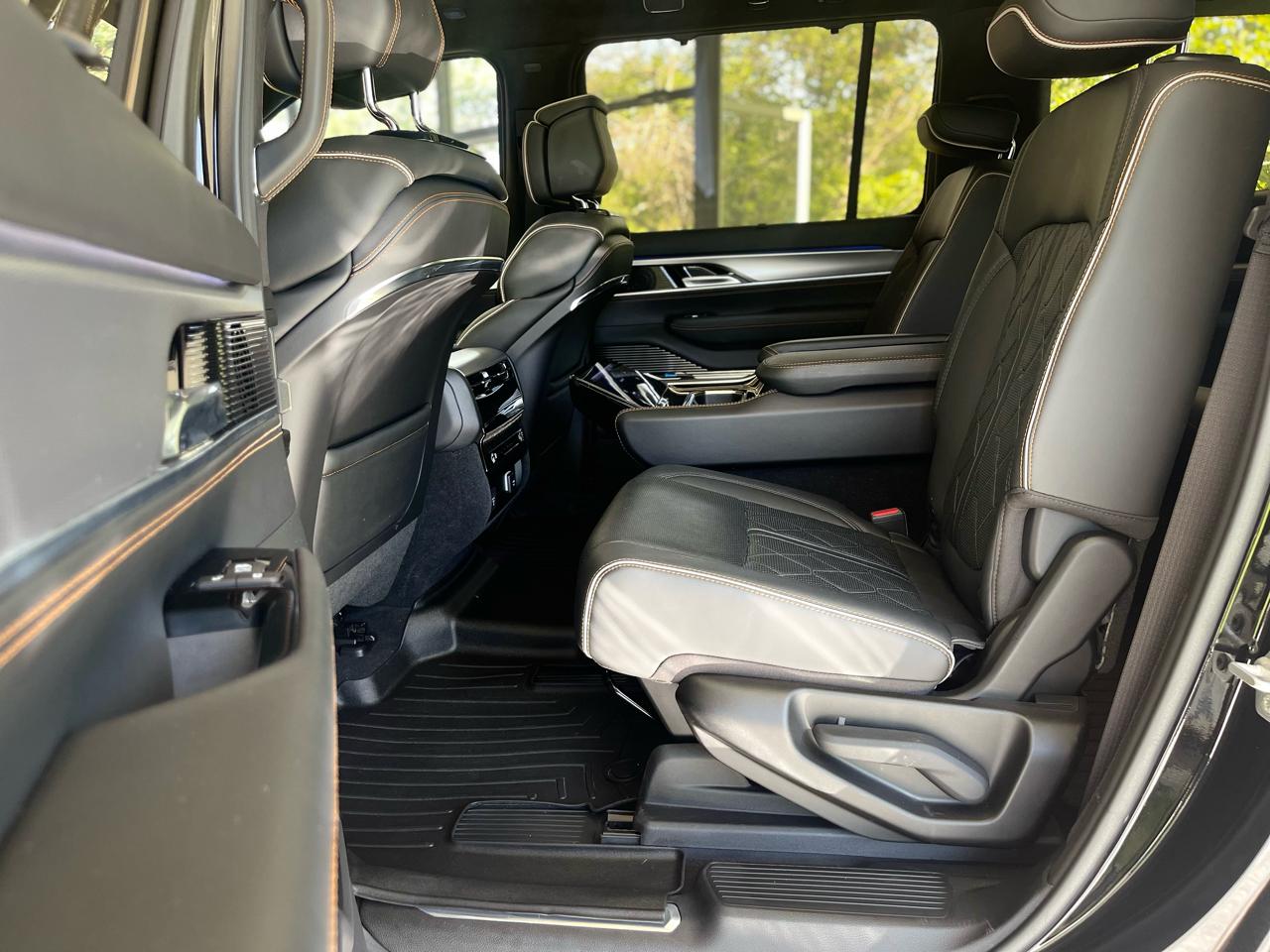 Jeep Grand Wagoneer Series III 4WD 2023