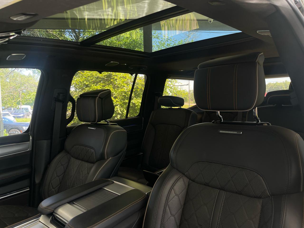 Jeep Grand Wagoneer Series III 4WD 2023