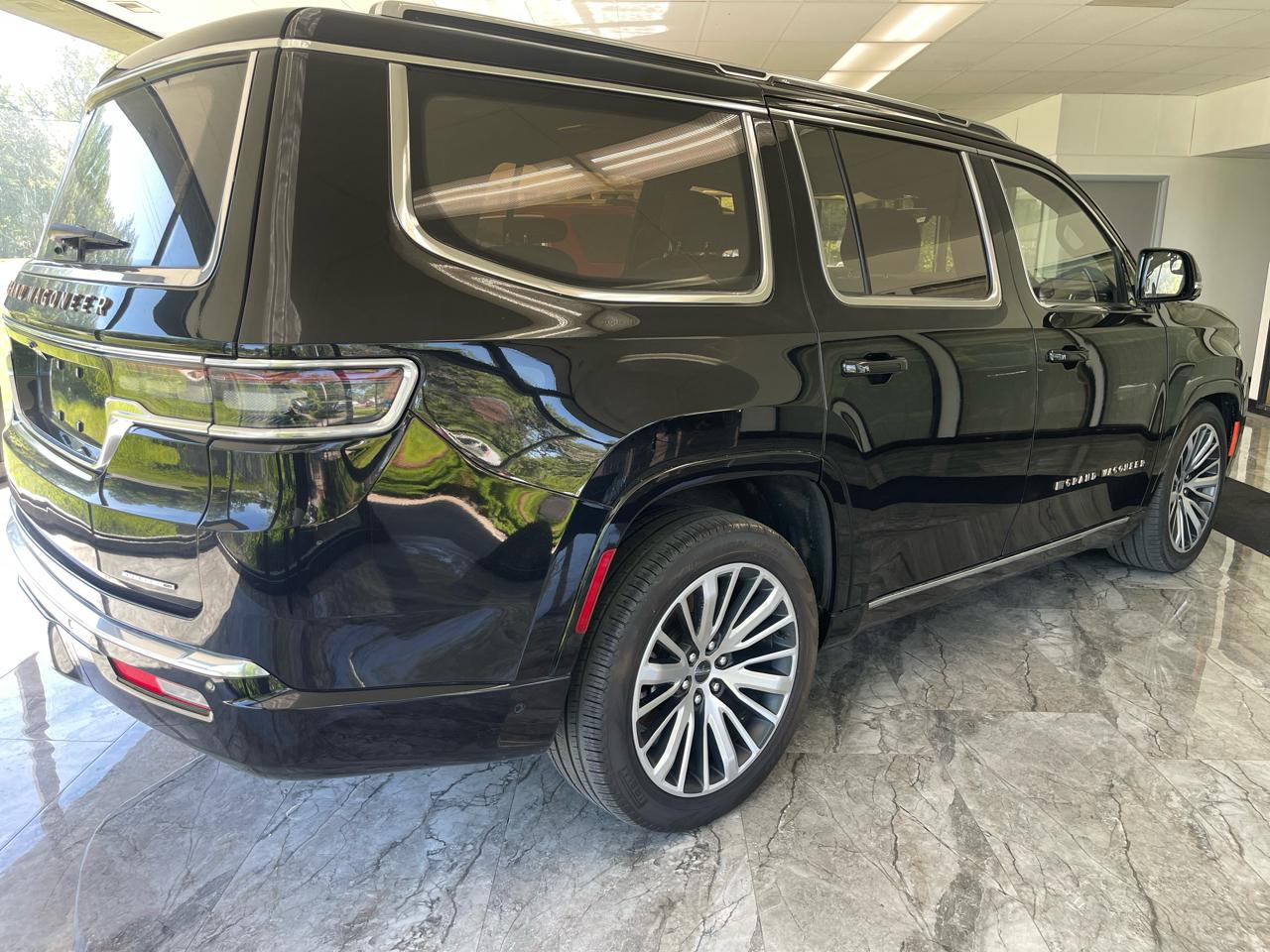 Jeep Grand Wagoneer Series III 4WD 2023