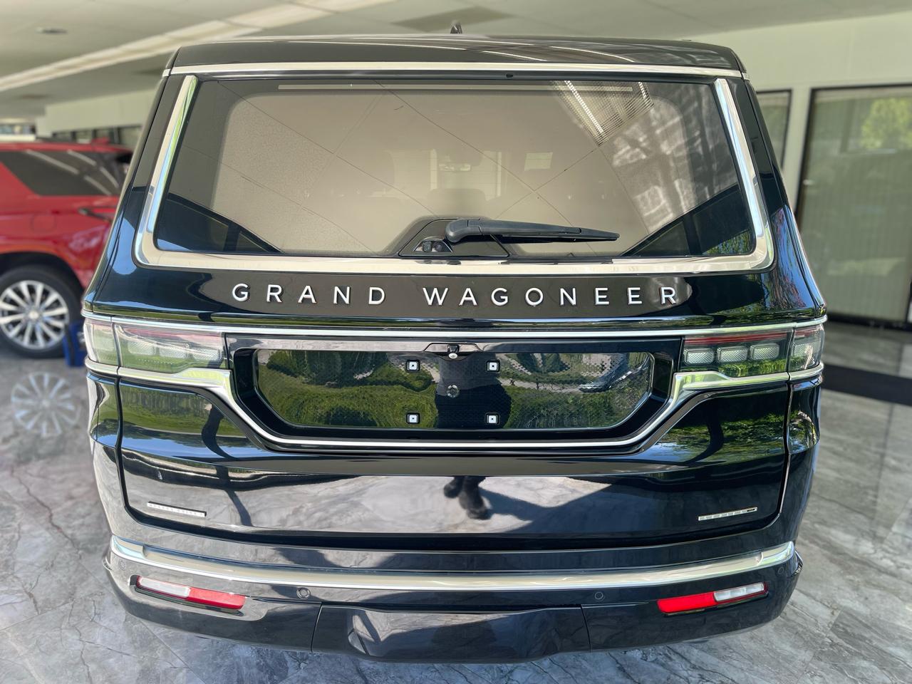 Jeep Grand Wagoneer Series III 4WD 2023