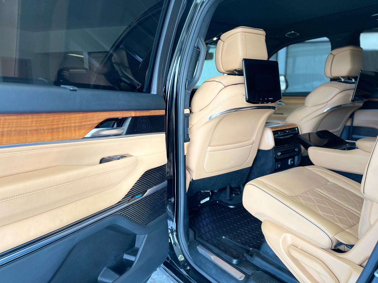 Jeep Grand Wagoneer Series III 4WD 2022