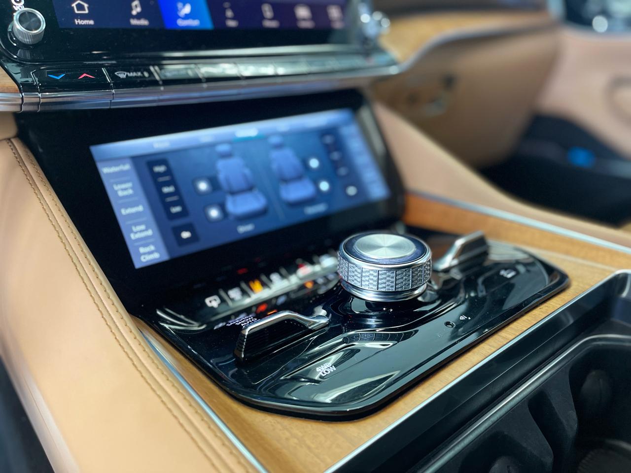 Jeep Grand Wagoneer Series III 4WD 2022