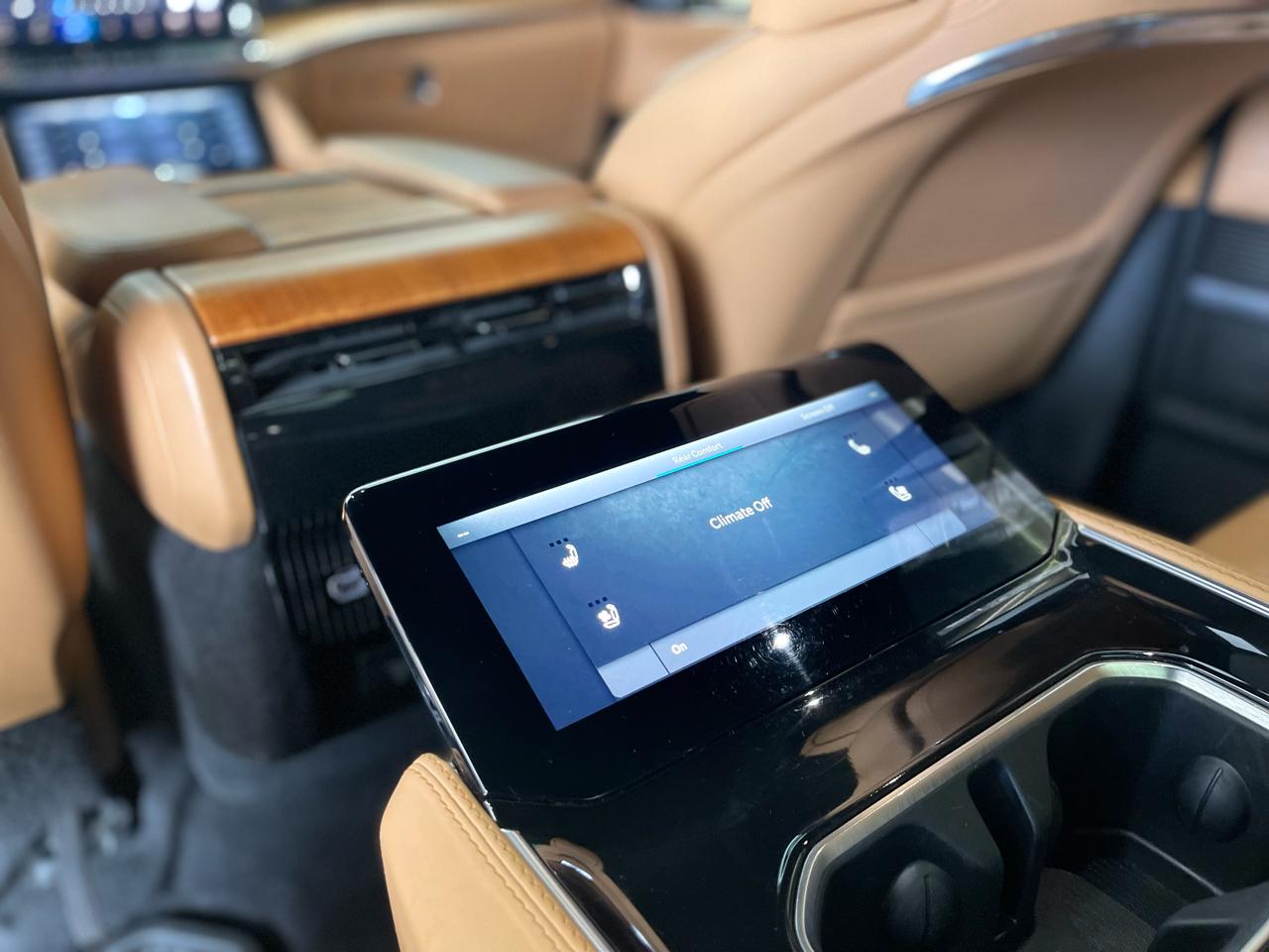 Jeep Grand Wagoneer Series III 4WD 2022