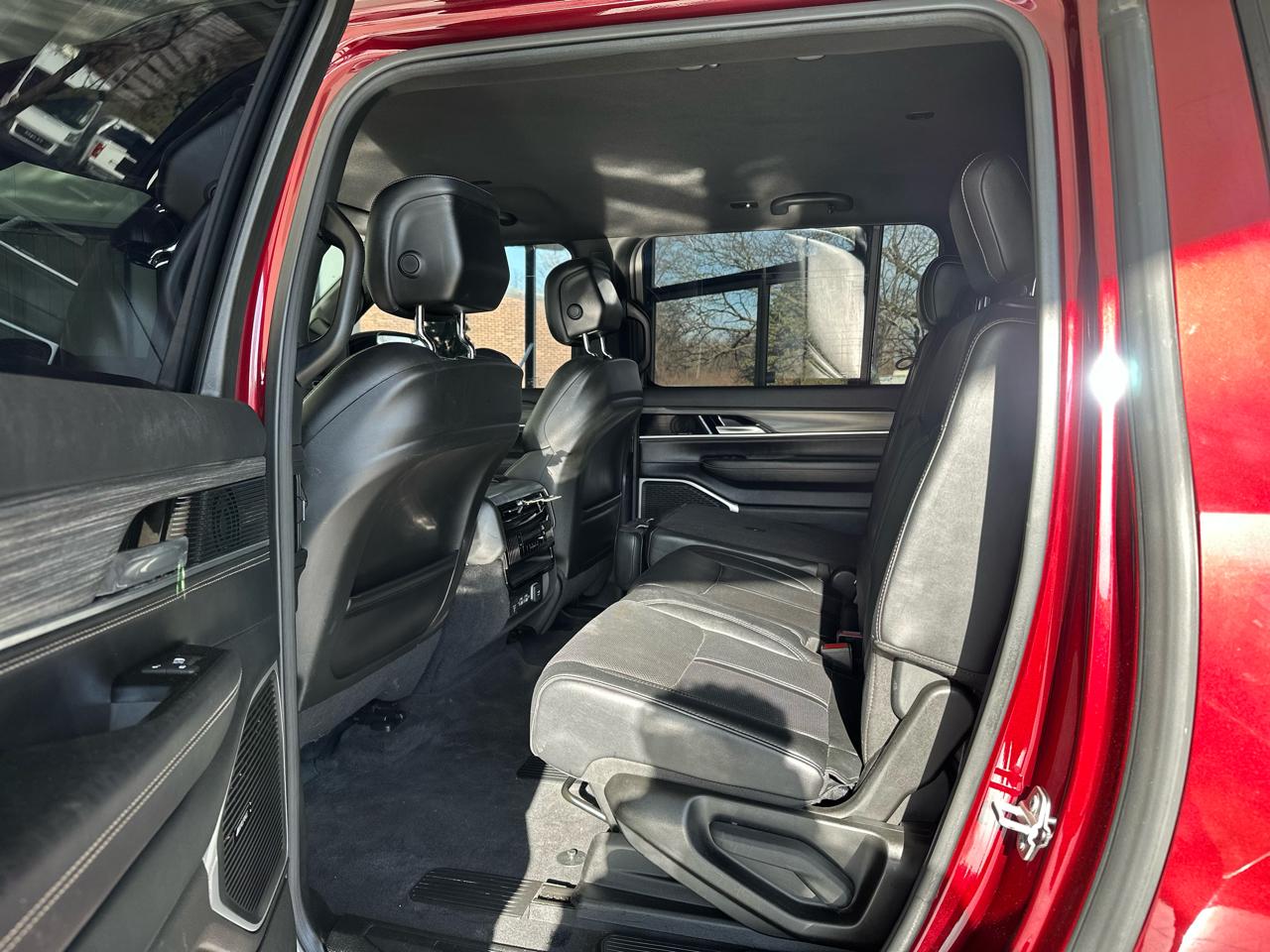 Jeep Wagoneer L Series II 4WD 2023